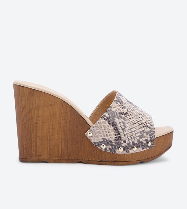 Round toe wedge heels top
