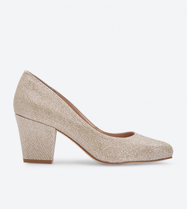 Almond toe pump clearance